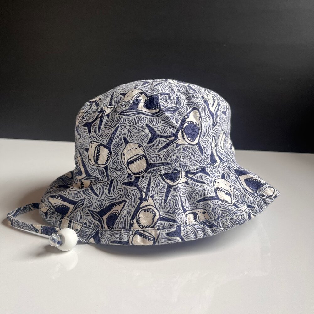 kids shark puffin hat S/P